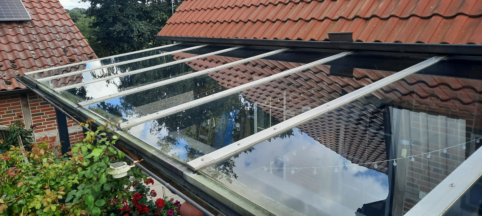 Terrassenüberdachung nach der Glasreinigung