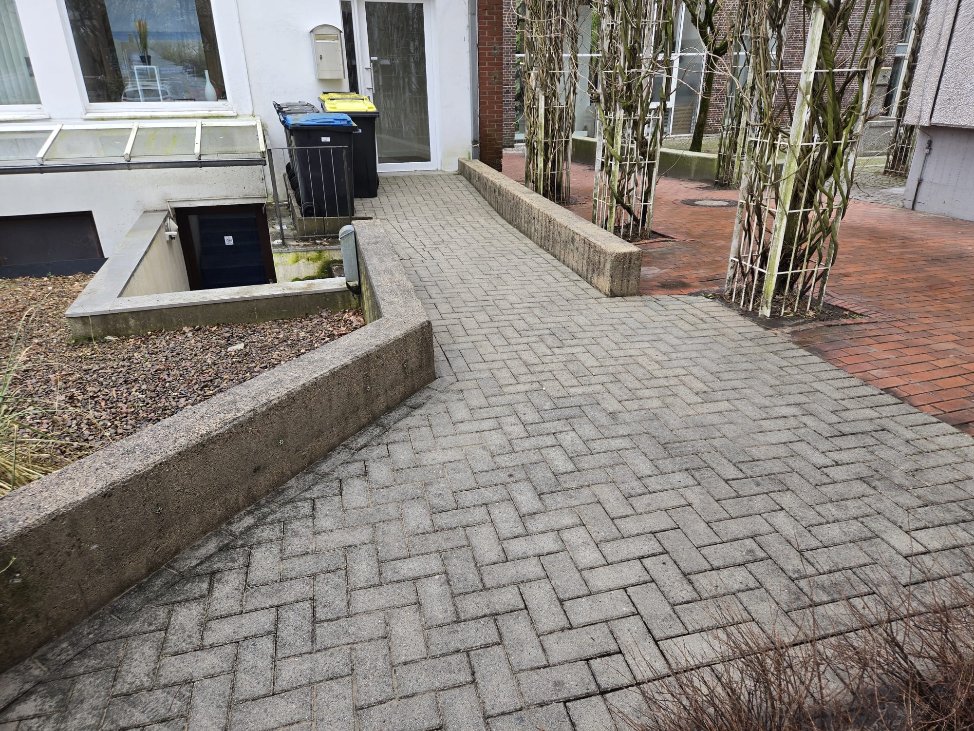 Gehweg nach der Steinreinigung